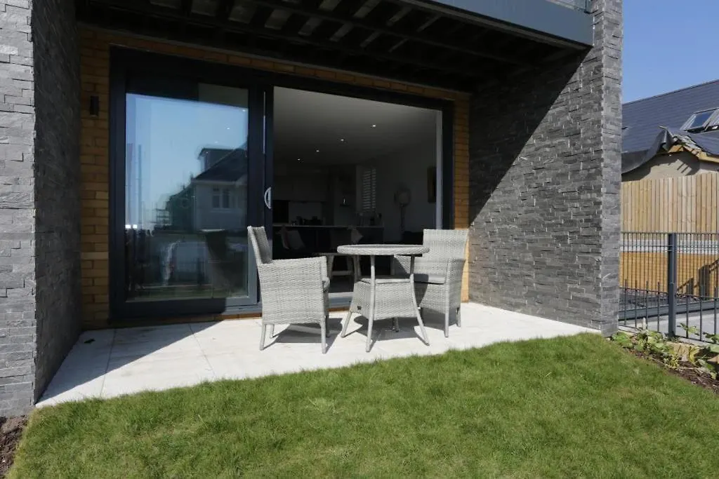 Bournecoast: Modern 2 Bed Flat With Patio - Fm8413 Apartment Bournemouth United Kingdom