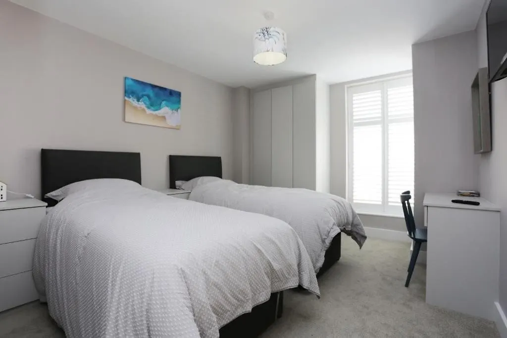 Bournecoast: Modern 2 Bed Flat With Patio - Fm8413 Apartment Bournemouth