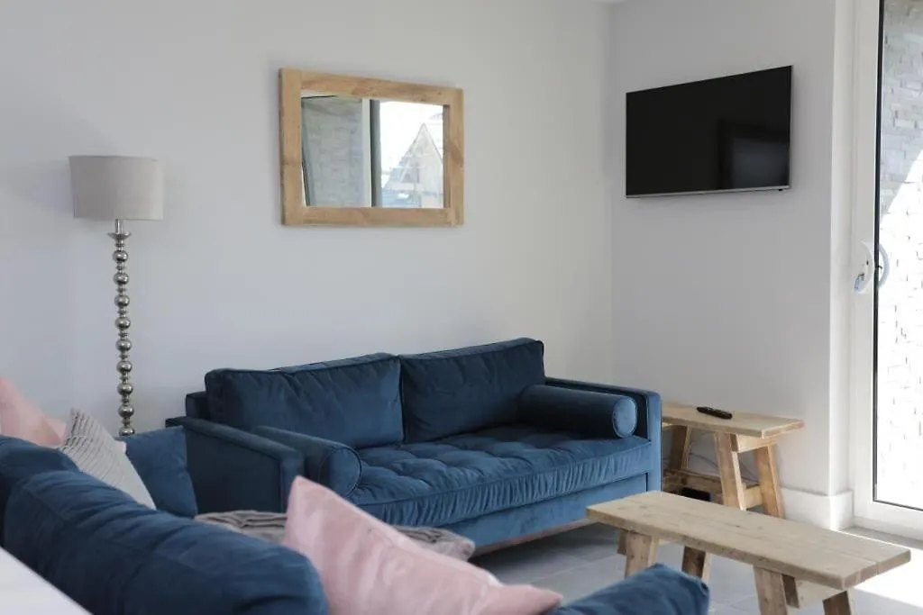 Bournecoast: Modern 2 Bed Flat With Patio - Fm8413 Apartment Bournemouth