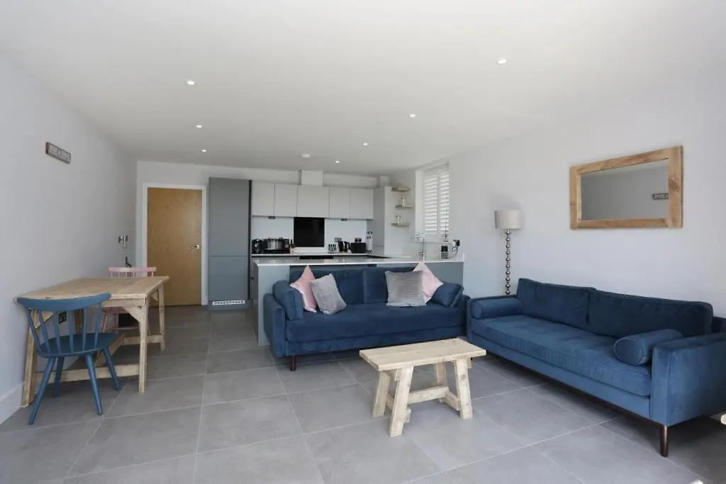 Bournecoast: Modern 2 Bed Flat With Patio - Fm8413 Apartment Bournemouth 0*,  United Kingdom