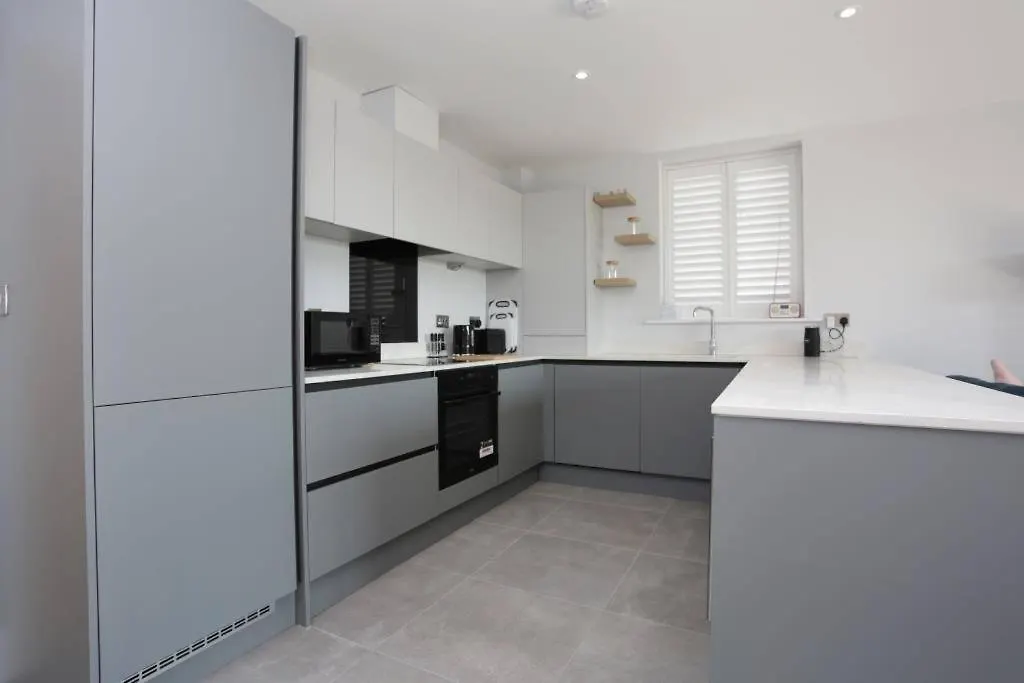 Bournecoast: Modern 2 Bed Flat With Patio - Fm8413 Apartment Bournemouth United Kingdom